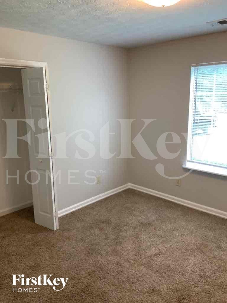 Building Photo - 1675 Pilgrim Way