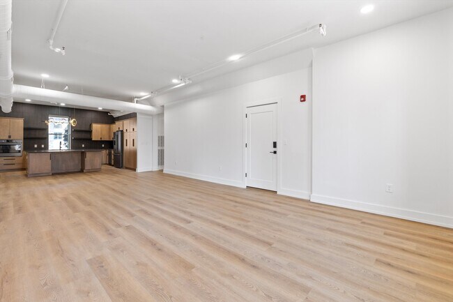 Building Photo - 713 Market St
