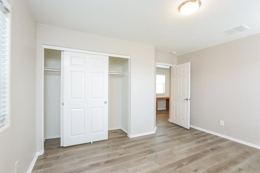 Building Photo - 3020 S 94th Ave
