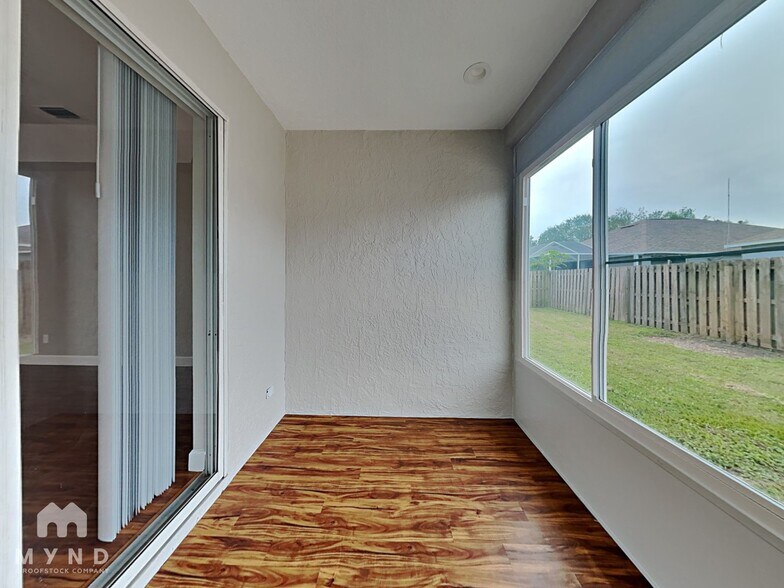 Building Photo - 1625 Wakefield Dr