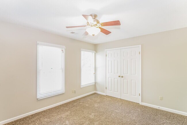 Building Photo - 429 Spruce Glen Dr