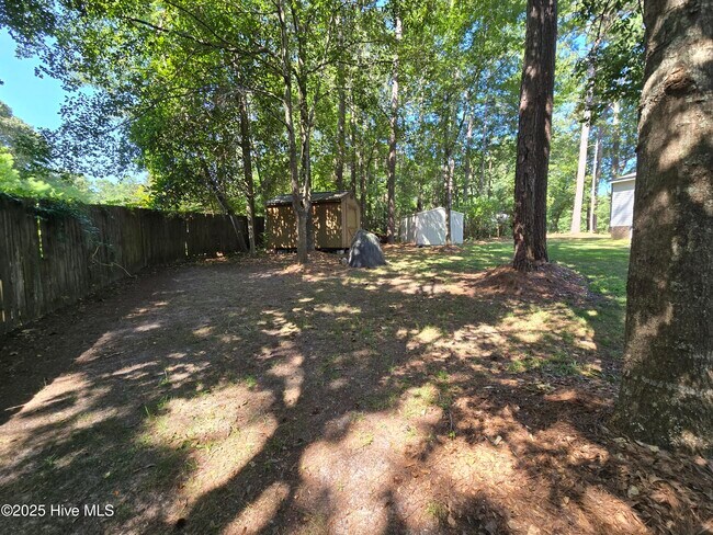 Building Photo - 328 Groves Point Cir