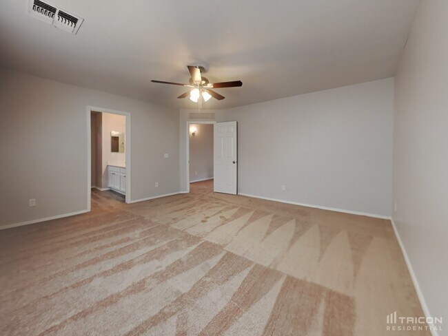 Building Photo - 12927 W Port Royale Ln