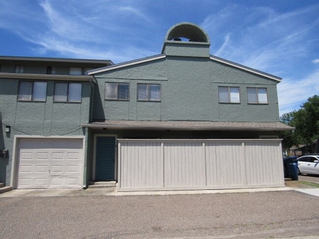 Building Photo - 2725 Santa Fe Unit B - 2/Bed 2.5/Bath - $1300/month