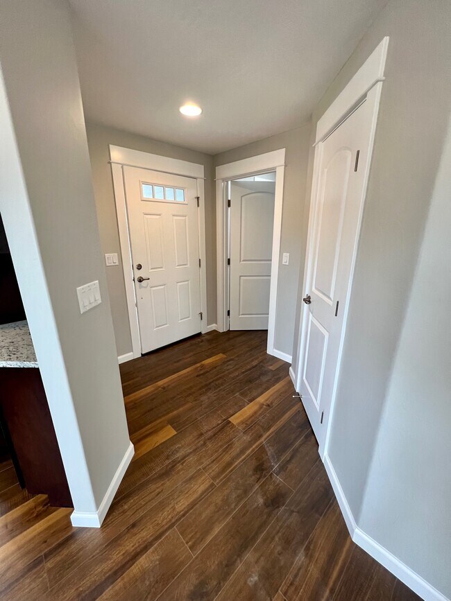 Building Photo - 2827 Orrin Dr