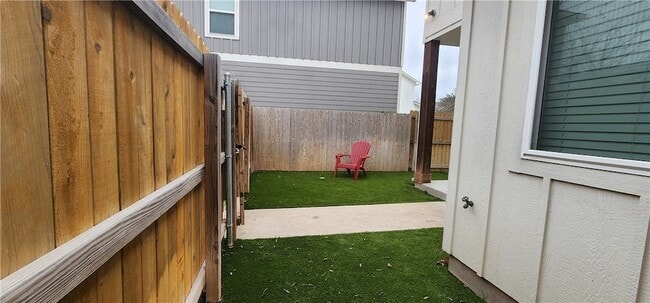 Building Photo - 305 Poplar St