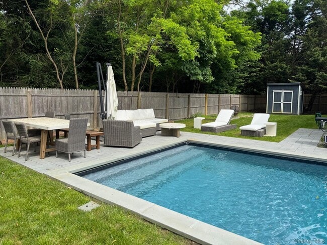 Building Photo - 10 Cedar Ave