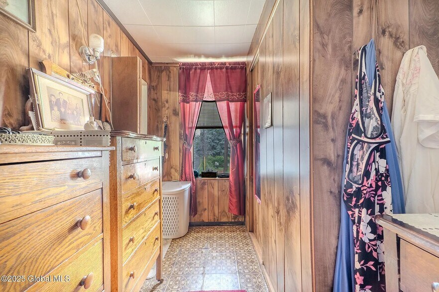 Floor 2, Bedroom 1 - 2 Front St