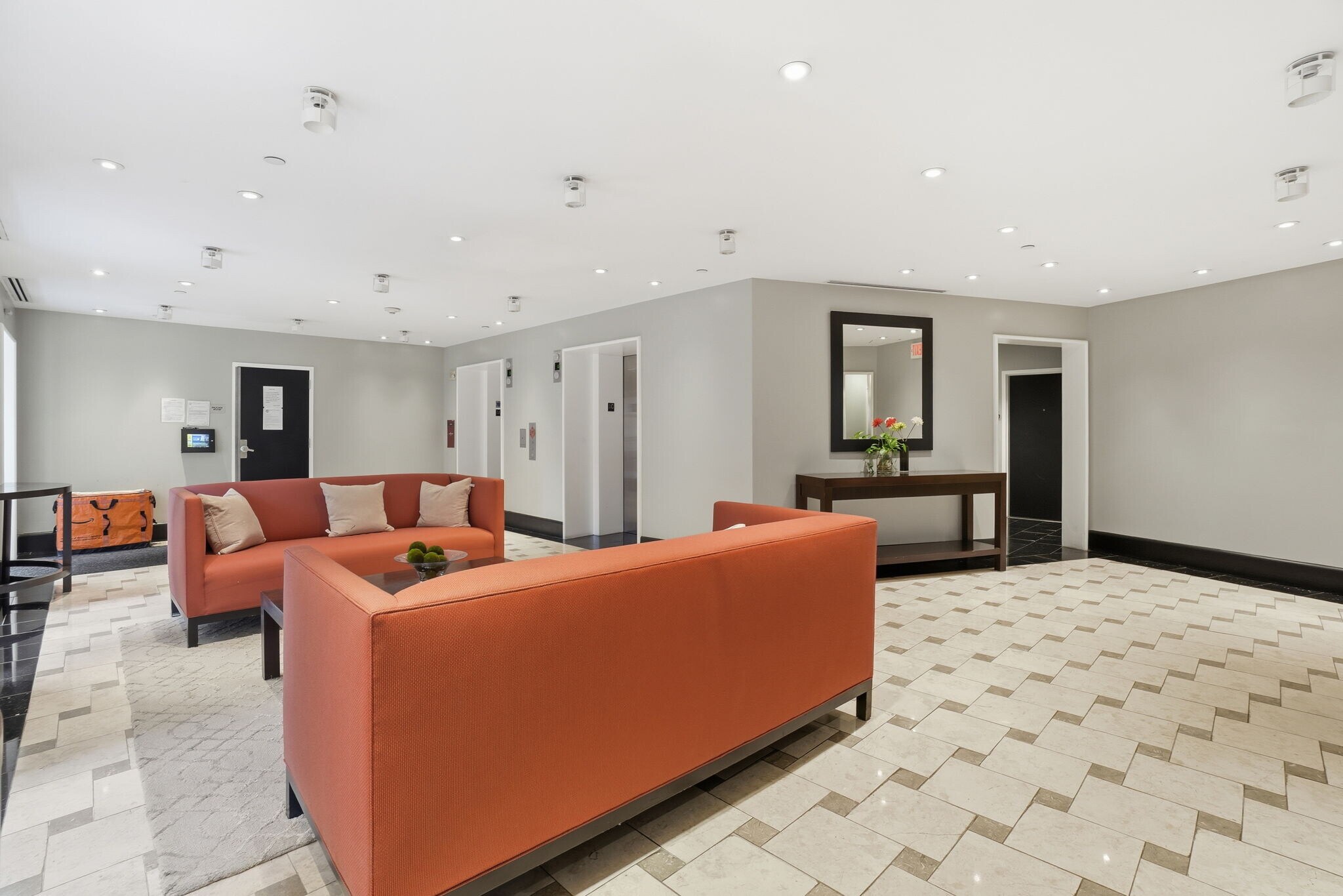 Building Photo - 1001 L St NW