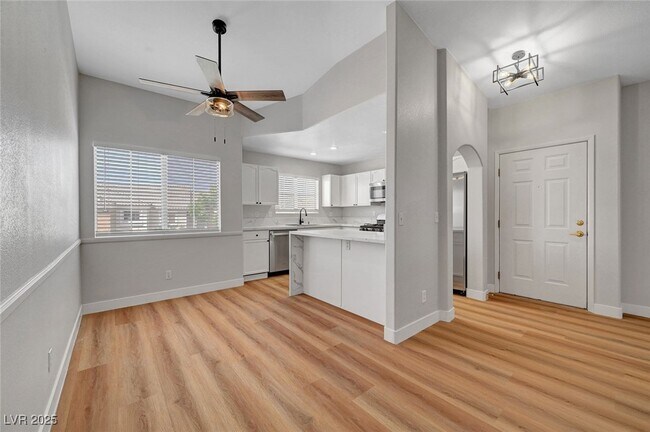 Building Photo - 301 Pine Haven St