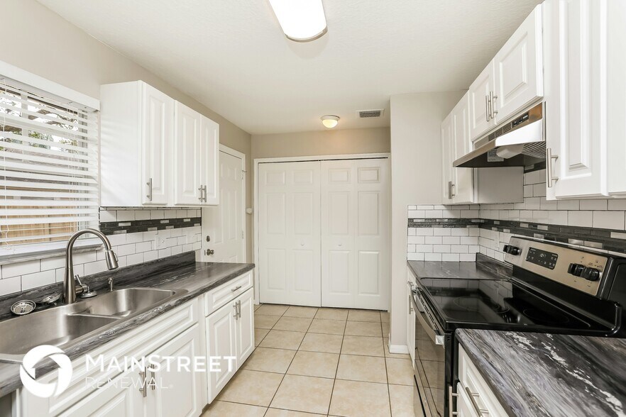 Building Photo - 376 Chinaberry Ave