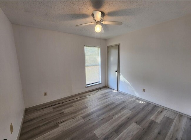 Building Photo - 10525 Big Thicket Dr