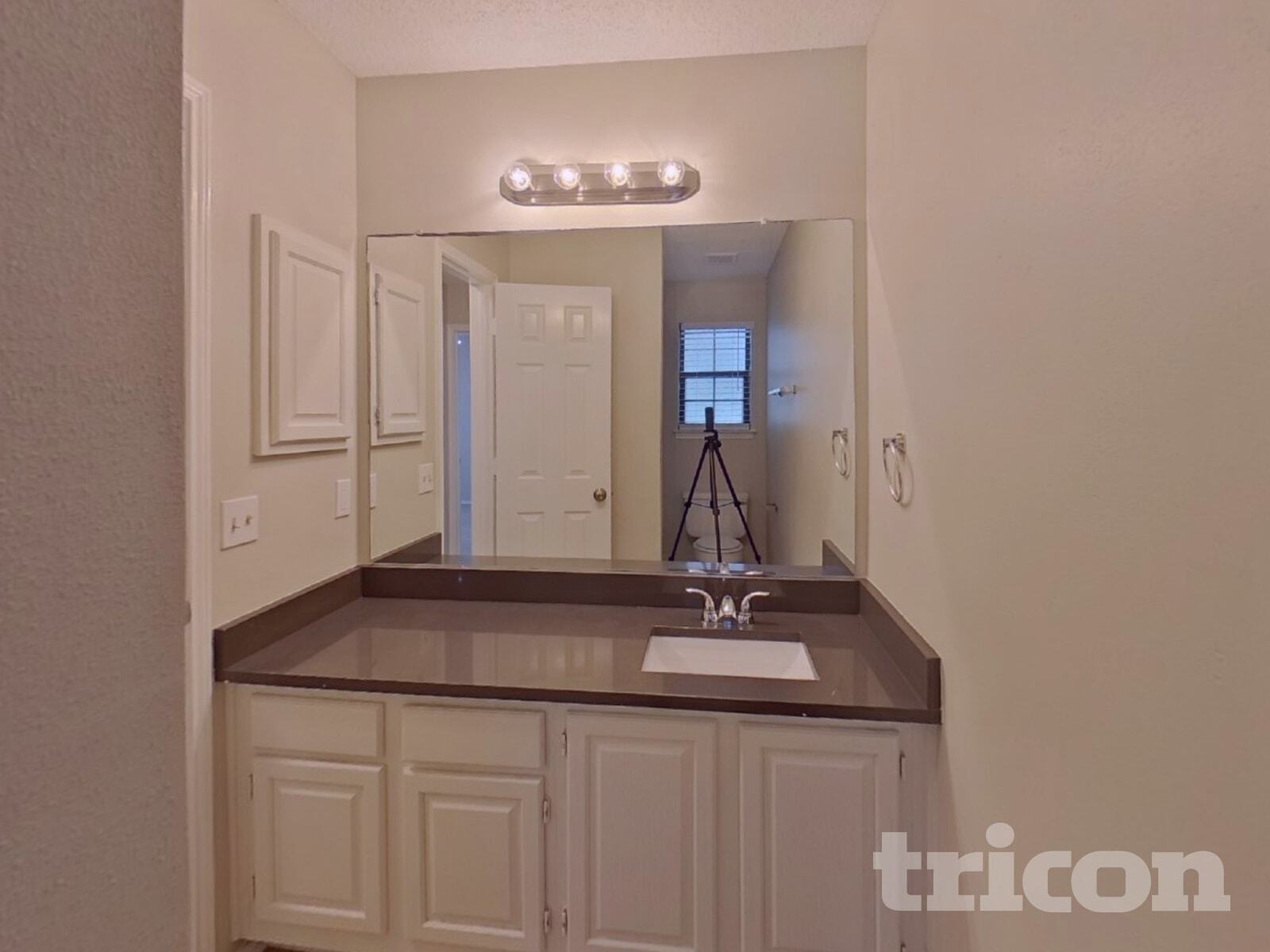 Building Photo - 837 Globe Ave