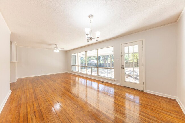 Building Photo - Welcome home!