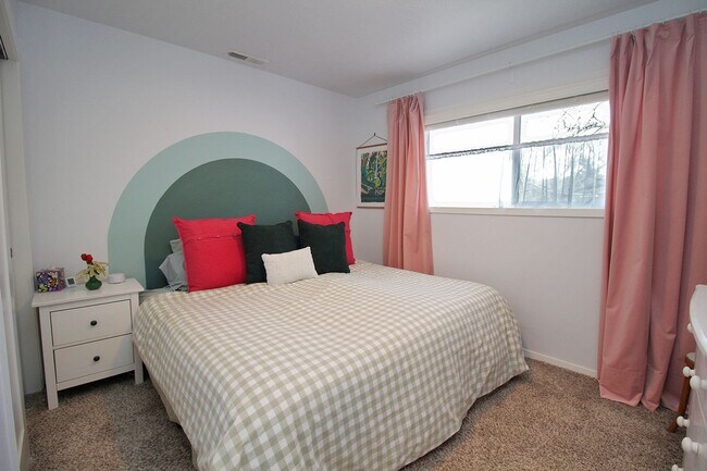 Building Photo - 205 NE 79th Ave