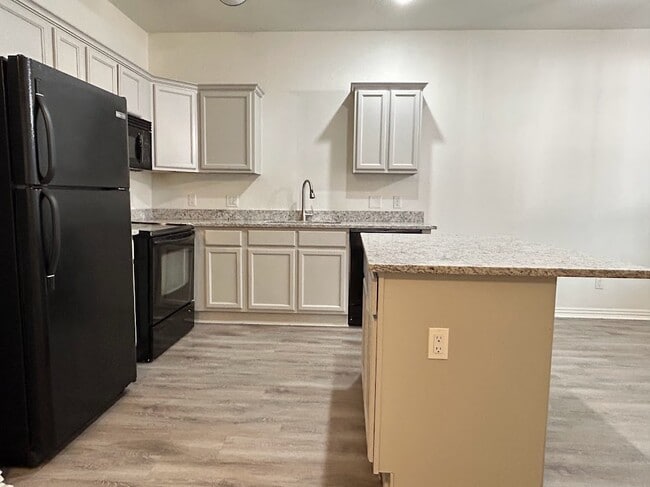 Building Photo - 774 W Breeze Cove