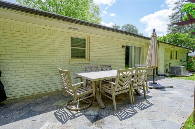 Building Photo - 3076 McCully Dr NE