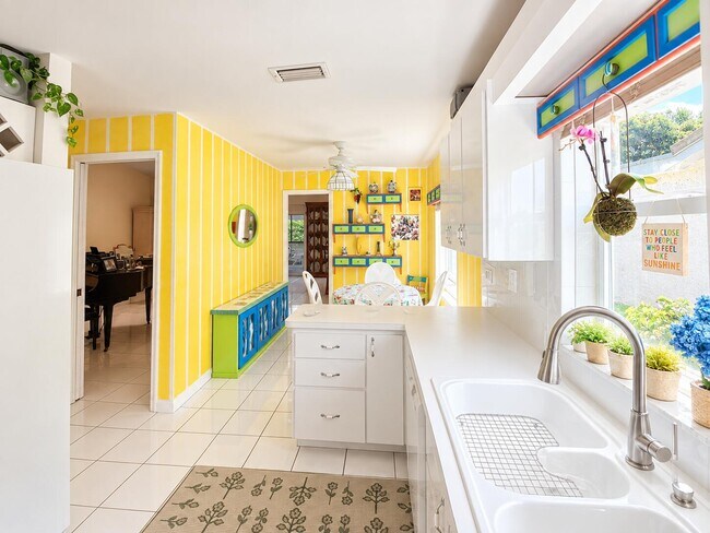 Building Photo - 7758 Cloverfield Cir