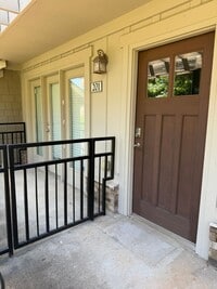 Building Photo - Knoxville 37920 - Two Bedroom, 2.5 Bath Townhome in The Woodlands of Knoxville - Ideal Student Li...