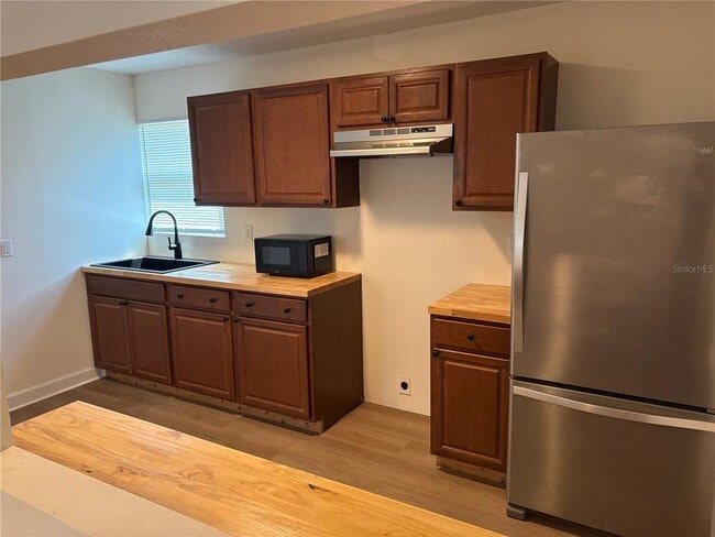 Building Photo - 1100 Jamela Dr
