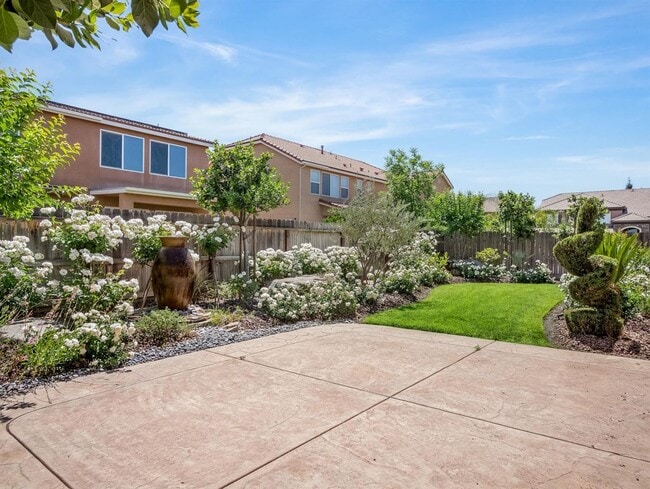 Building Photo - Beautiful Clovis North 4/3