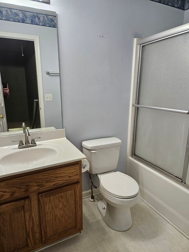 Building Photo - Rare 3 bed 2.5 located in the Etowah School District