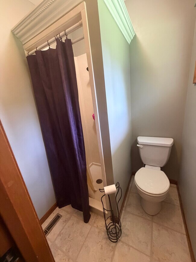 Building Photo - 371 Greenbrier Dr