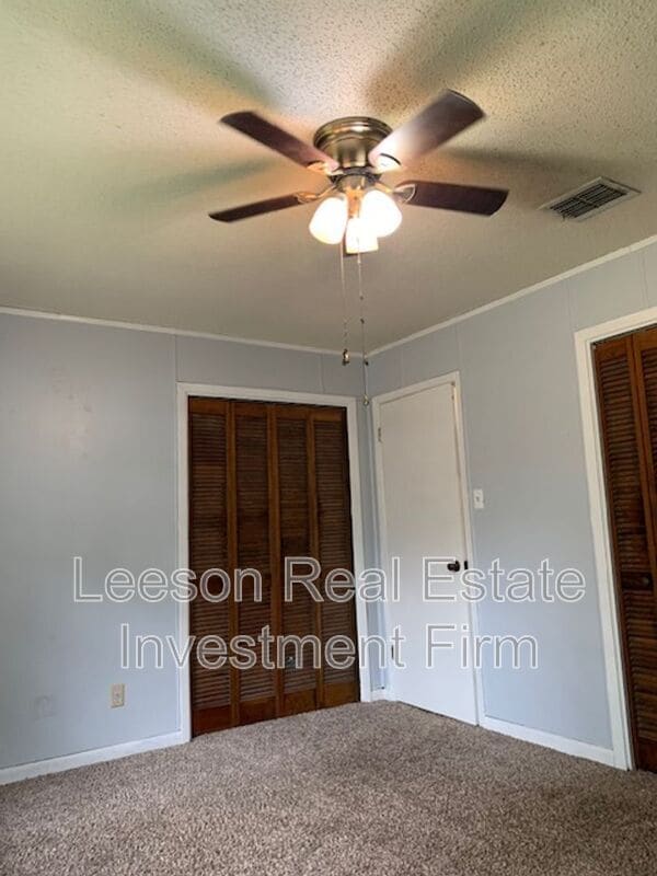 Building Photo - 302 Avenida Dr