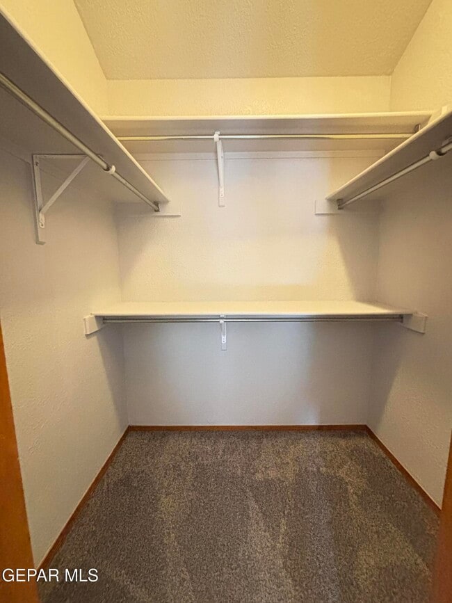 Building Photo - 10905 Loma De Rio Pl