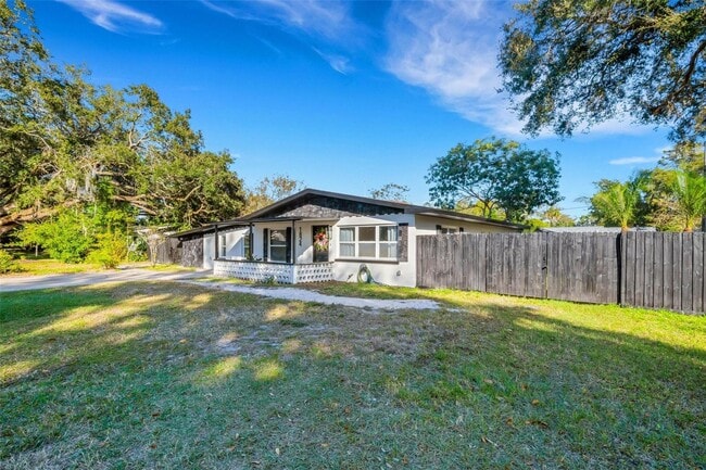 Building Photo - 1824 Roanoke Ave