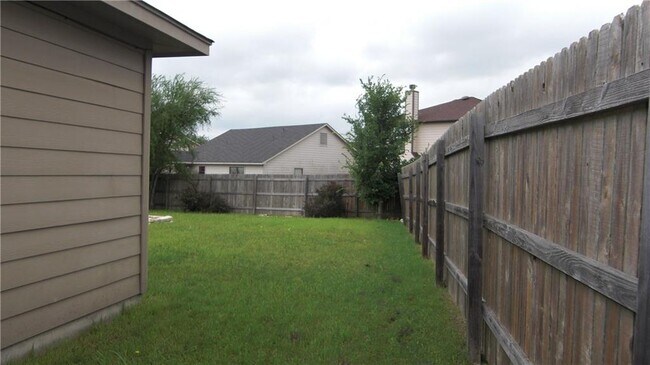 Building Photo - 208 Teron Dr
