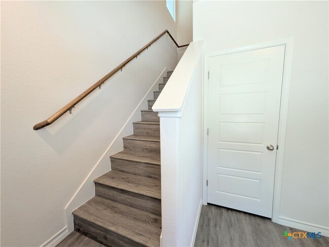 Building Photo - 360 Caveside Dr