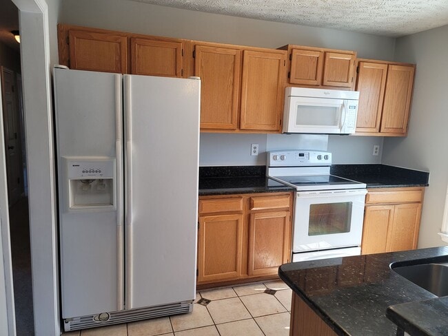 Building Photo - Newly Renovated 3 Bedroom, 2 Bath Ranch Home. Minutes from Shopping & Restaurants!