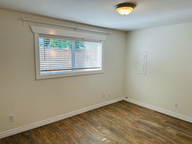 Building Photo - Charming Remodeled Camas Duplex