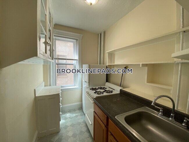 Building Photo - 360 Riverway