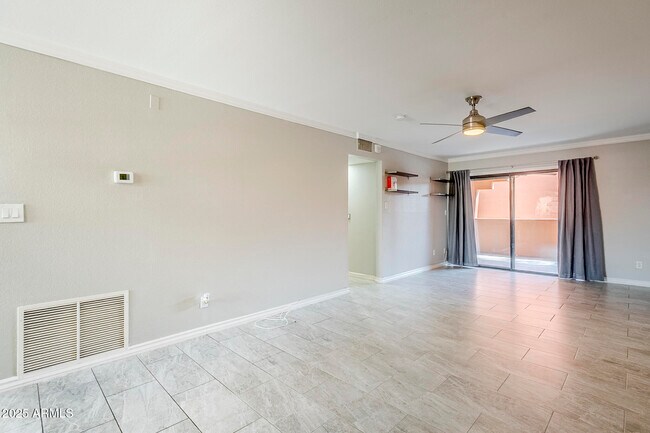 Building Photo - 4303 E Cactus Rd