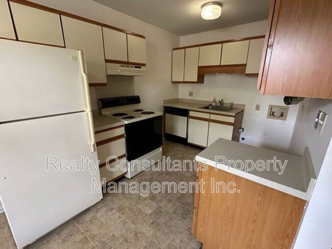 Building Photo - 3830 Country Club Rd