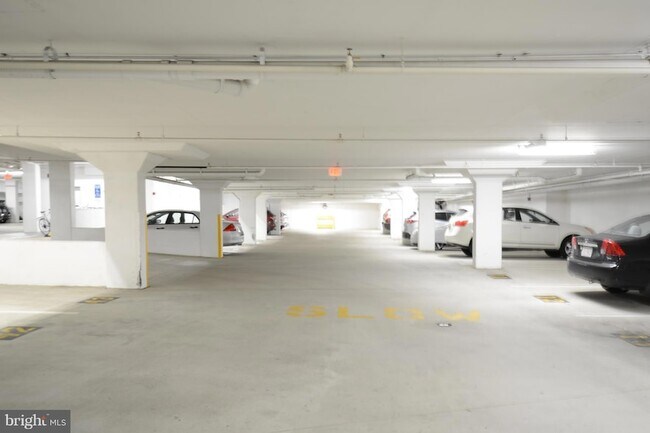 Building Photo - 900 N Washington St