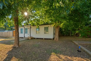 Building Photo - 112 Linda Dr