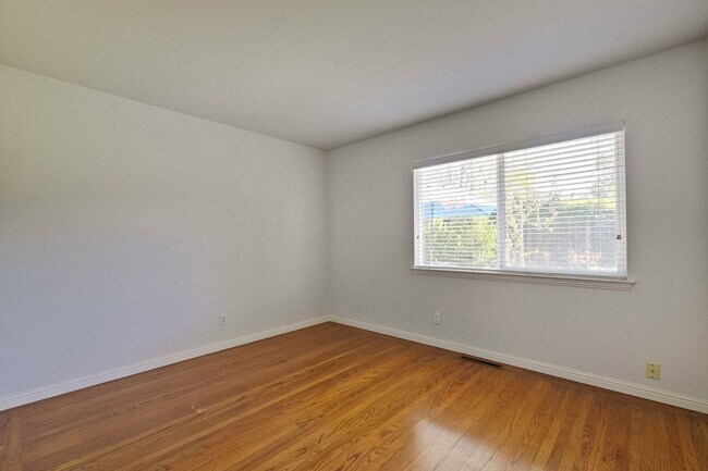 Building Photo - Wow! What a Great Home! Available Soon!
