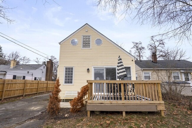 Building Photo - 111 Rosslyn Ave