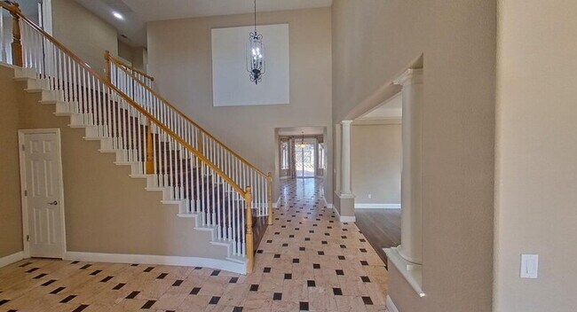 Building Photo - 1692 Woodhaven Cir