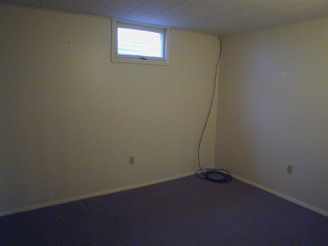 Building Photo - House For Lease