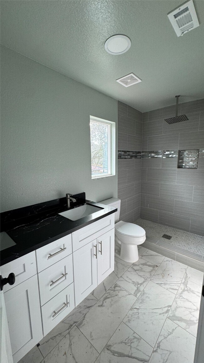 Building Photo - 169 S 10th St