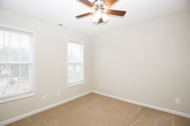 Building Photo - "Charming 4-Bedroom Home with Granite Coun...