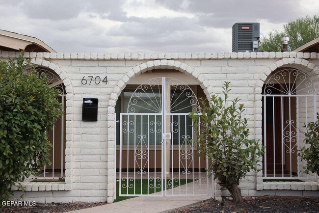 Building Photo - 6704 La Cadena Dr