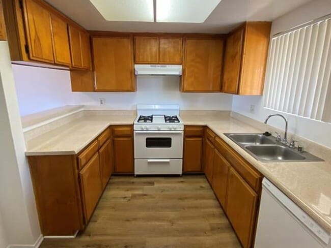 Interior Photo - 14020 Yukon Avenue,