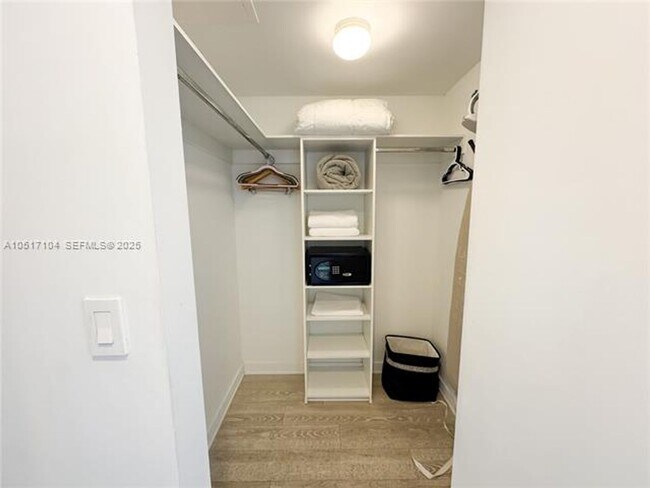 Building Photo - 2602 E Hallandale Beach Blvd