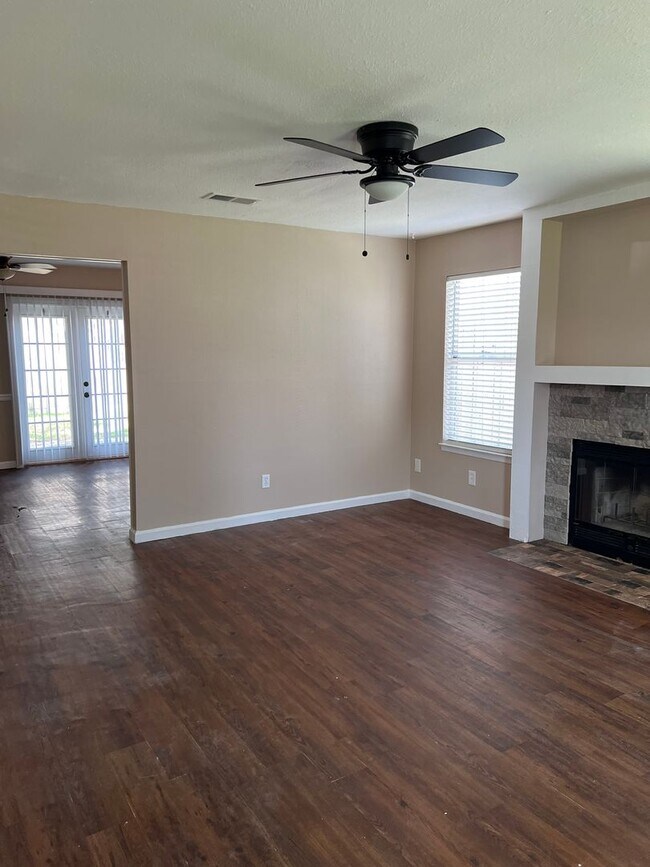 Building Photo - Affordable  2 Story Home 3 Bedroom 2.5 Bat...