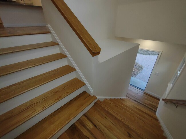 Building Photo - 394 Union Ave